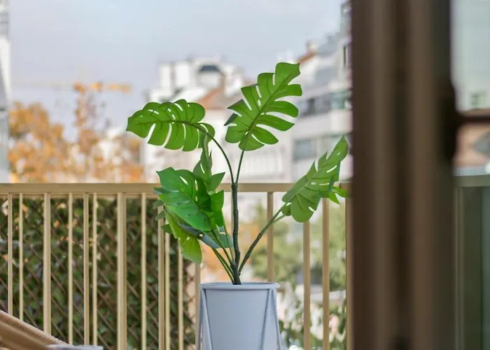 Modern 1br Balcony Near U1 Metro Vienna