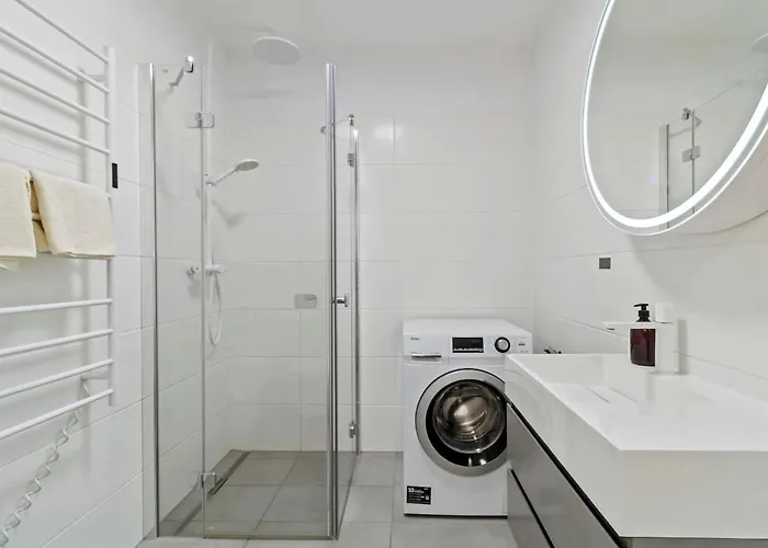 Modern 1br Balcony Near U1 Metro Apartment *