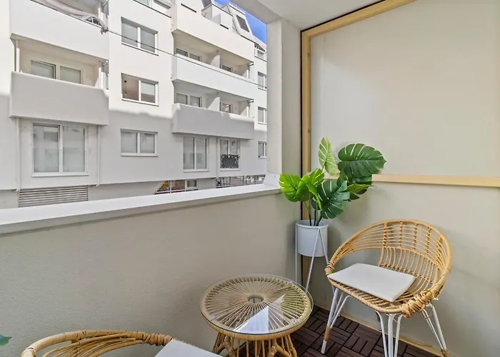 Modern 1br Balcony Near U1 Metro Apartment *