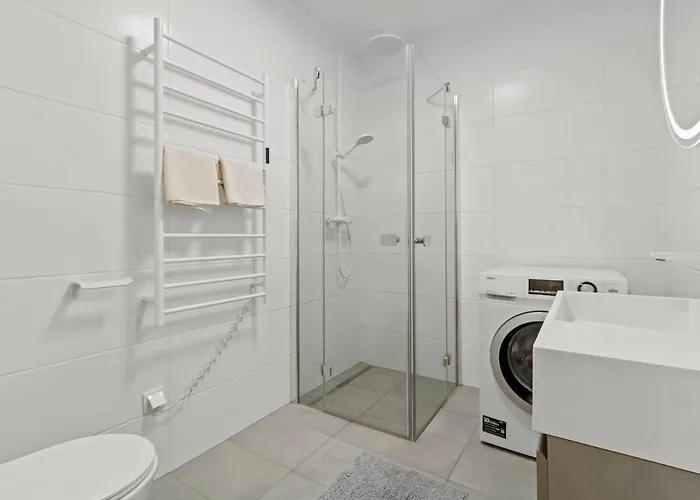Modern 1br Balcony Near U1 Metro Apartment