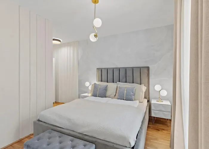 Modern 1br Balcony Near U1 Metro Apartment *
