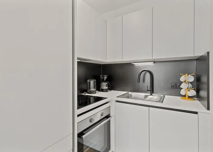 Modern 1br Balcony Near U1 Metro * Vienna